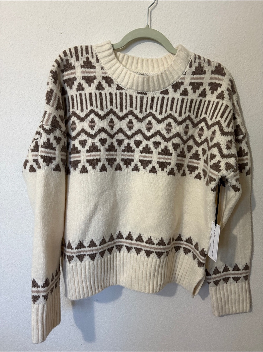 NWT Cupcakes and Cashmere Women's Large sweater 98% polyester 2% spandex